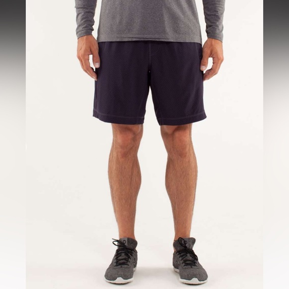 Lululemon Run: Response Short Reversed Mini Polka Dot Black Swan / Black - Picture 2 of 16